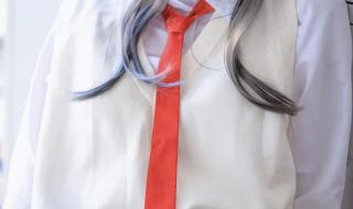 在牵手的一瞬间